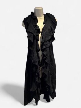 Romeo & Juliet women’s Ruffled Sleeveless long sweater vest cardigan size Small